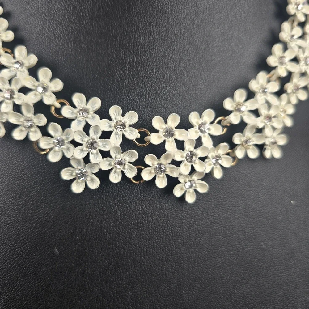 White Enamel Flower Necklace & Stretch Bracelet Floral Rhinestone Crystal Set